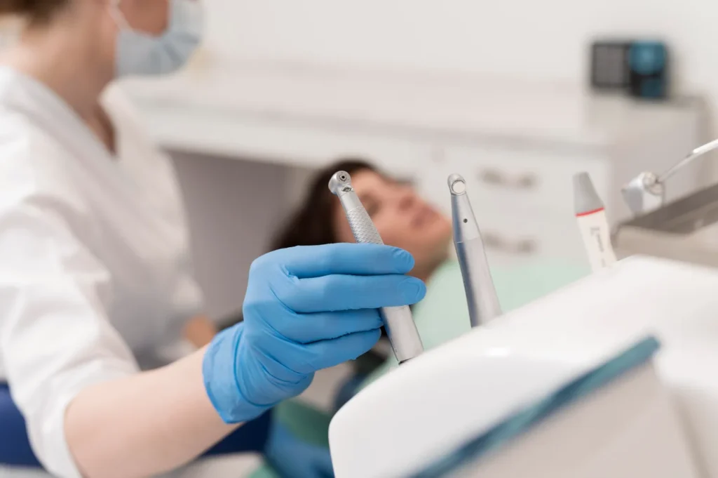 Cada cuánto tiempo deberías hacerte una limpieza dental profesional